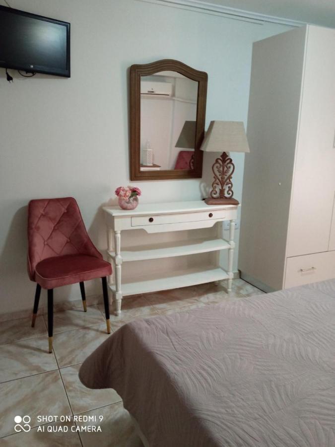 Bellarias House Aparthotel Нидри Екстериор снимка